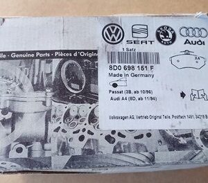 Pasticche anteriori Audi A4, Audi 100, Volkswagen Passat, originali 8d0698151f