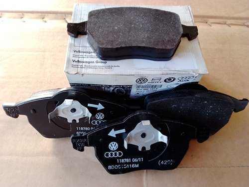 Pasticche anteriori Audi A4, Audi 100, Volkswagen Passat, originali 8d0698151f